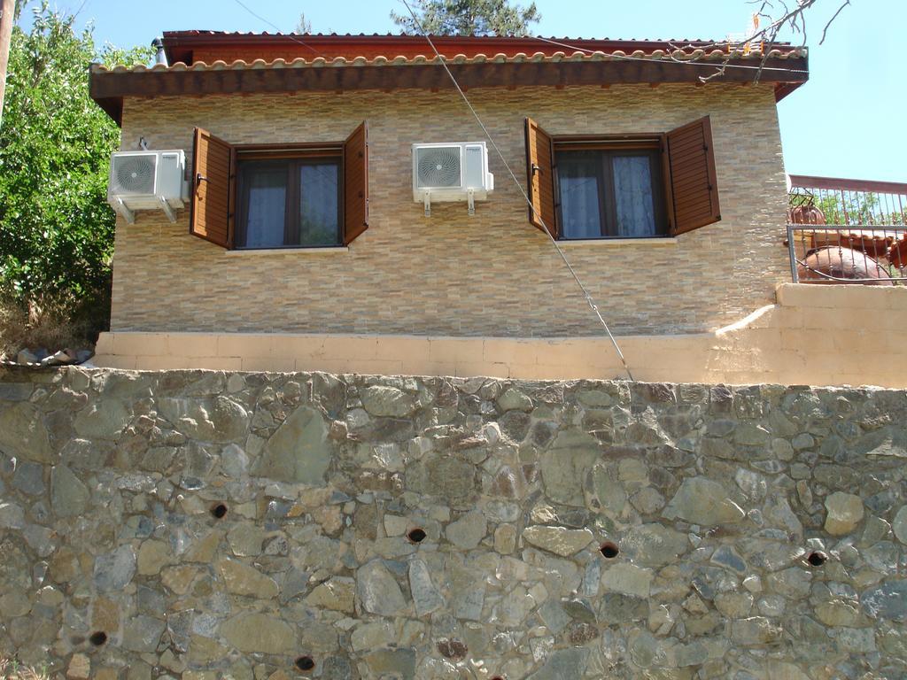 Hébergement de vacances The House Tris Elies